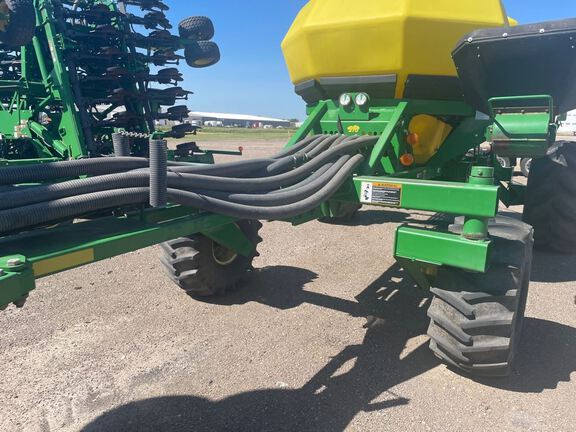 2005 John Deere 1890 Air Seeder