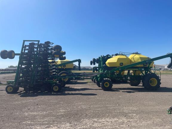 2005 John Deere 1890 Air Seeder