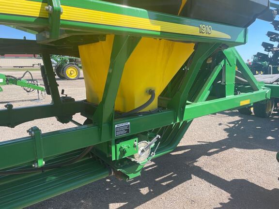 2005 John Deere 1890 Air Seeder
