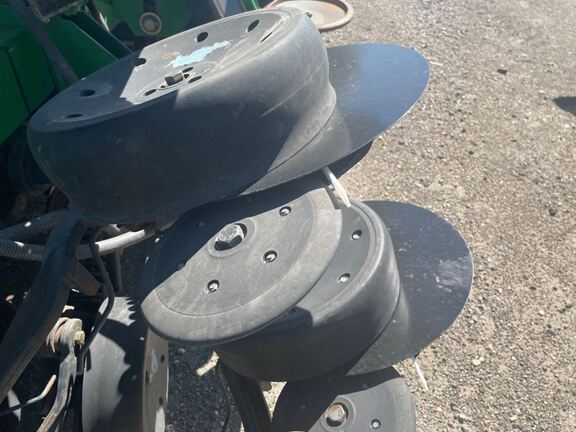 2005 John Deere 1890 Air Seeder