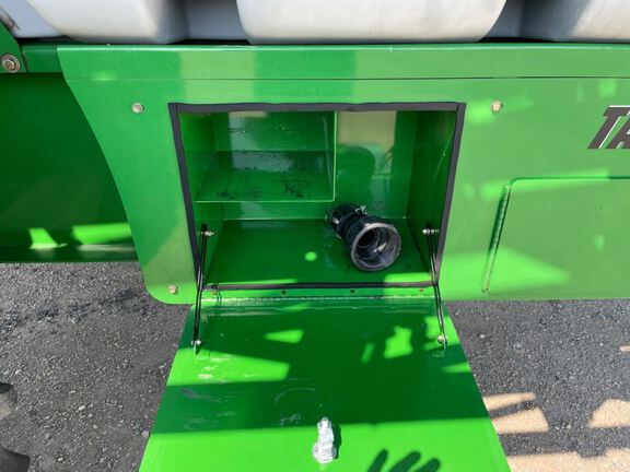 2020 Unverferth TA1600 Sprayer