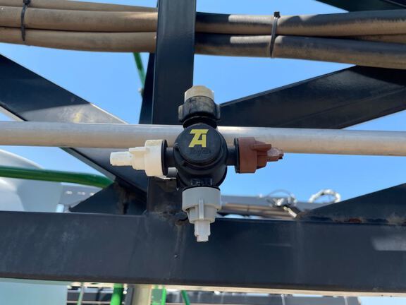 2020 Unverferth TA1600 Sprayer