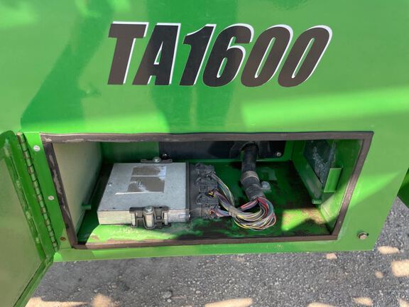 2020 Unverferth TA1600 Sprayer
