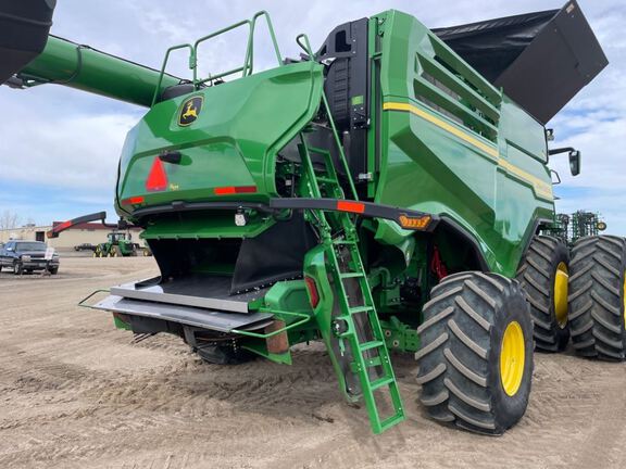 2023 John Deere X9 1000 Combine