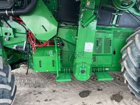 2023 John Deere X9 1000 Combine
