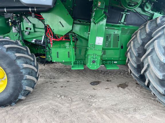 2023 John Deere X9 1000 Combine