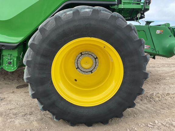 2023 John Deere X9 1000 Combine
