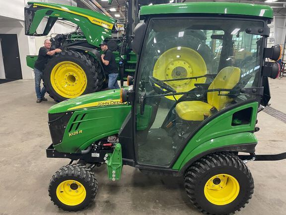 2023 John Deere 1025R Tractor Compact