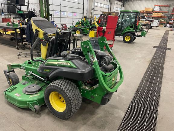 2021 John Deere Z950M Mower/Zero Turn