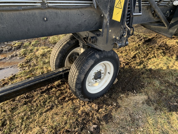 2015 MacDon FD75-35 Header Combine