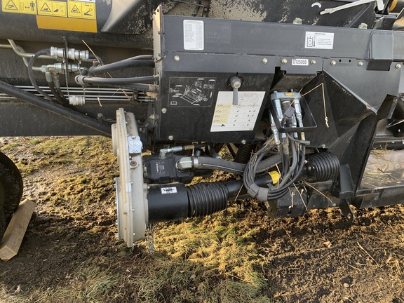 2015 MacDon FD75-35 Header Combine