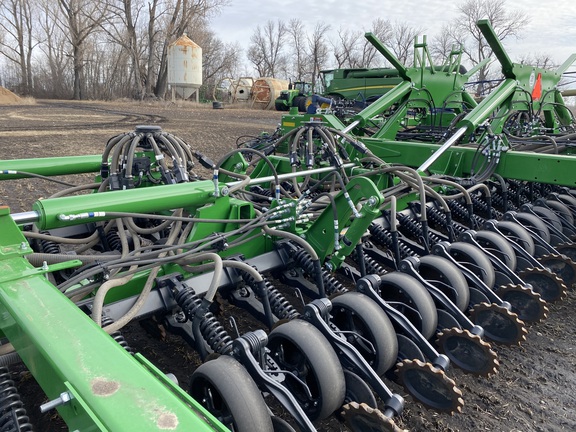 2022 John Deere N560 Air Seeder