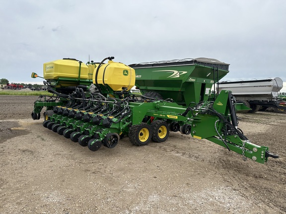 2022 John Deere DB44 Planter