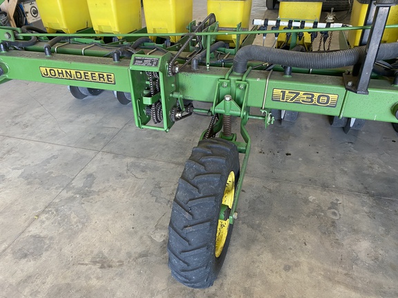 1998 John Deere 1730 Tree Planter