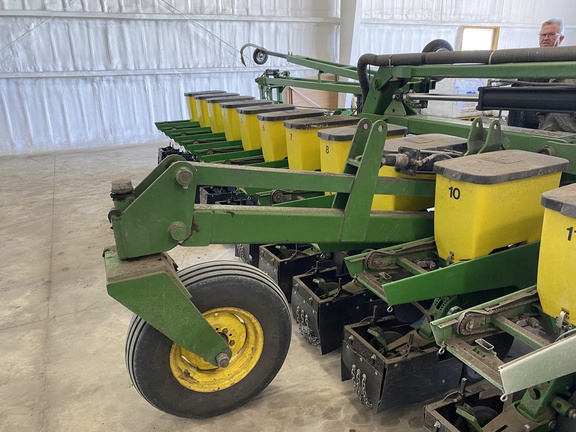 1998 John Deere 1730 Tree Planter