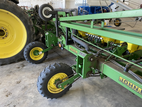 1998 John Deere 1730 Tree Planter