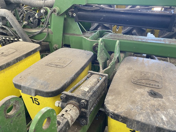 1998 John Deere 1730 Tree Planter