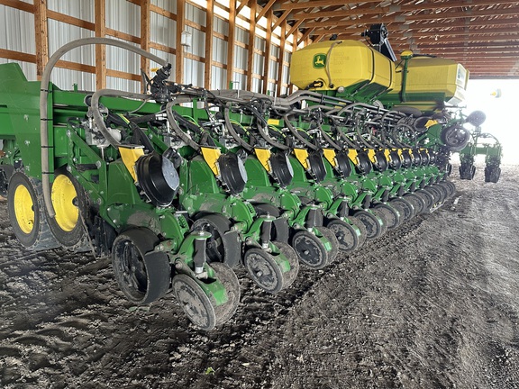 2022 John Deere DB66 Planter