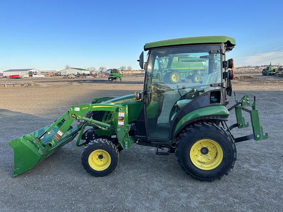 2022 John Deere 2025R Tractor Compact