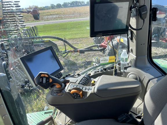 2023 John Deere 8R 250 Tractor