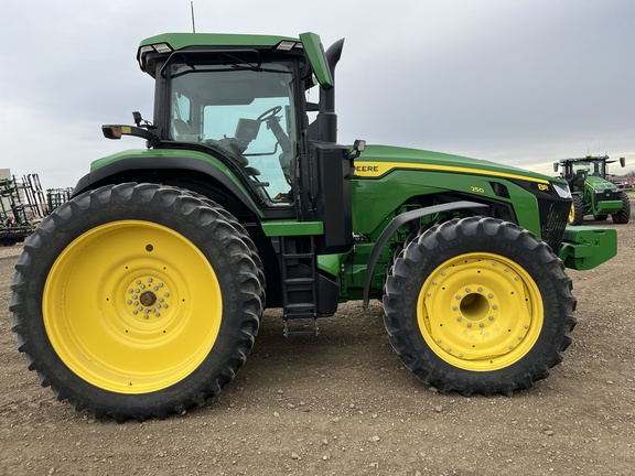 2023 John Deere 8R 250 Tractor