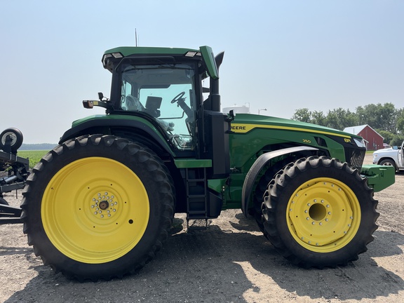 2023 John Deere 8R 250 Tractor