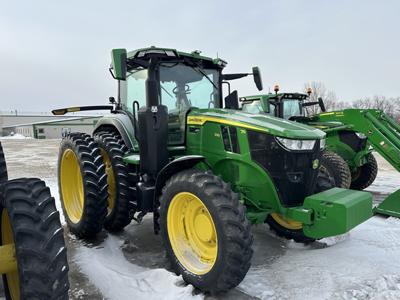 2023 John Deere 7R 230 Tractor