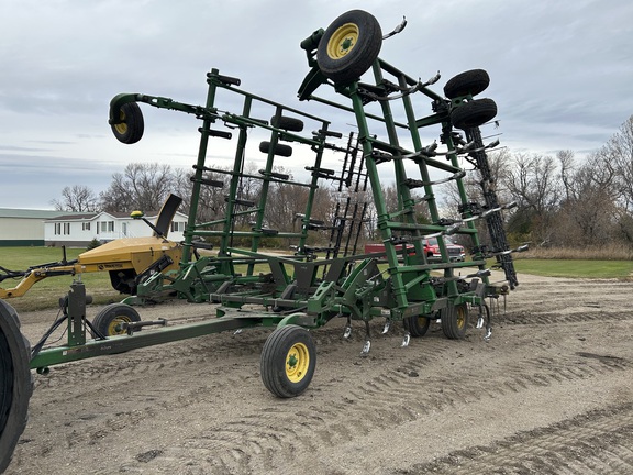 2016 John Deere 2410 Chisel Plow