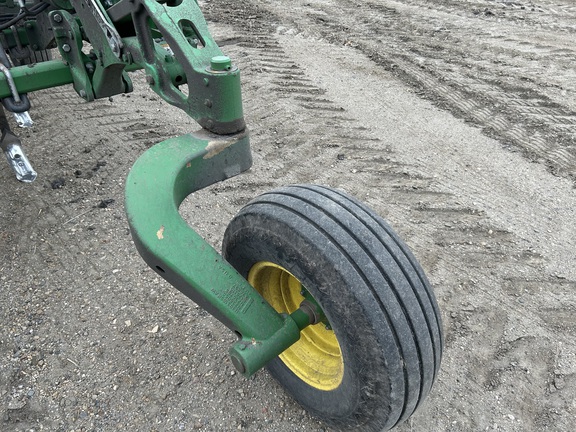 2016 John Deere 2410 Chisel Plow