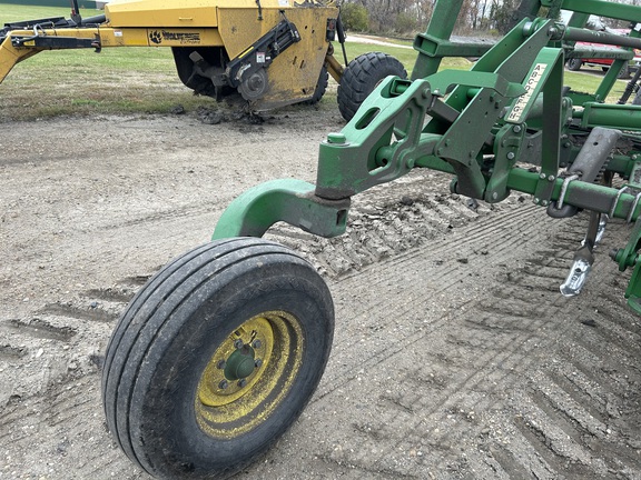 2016 John Deere 2410 Chisel Plow