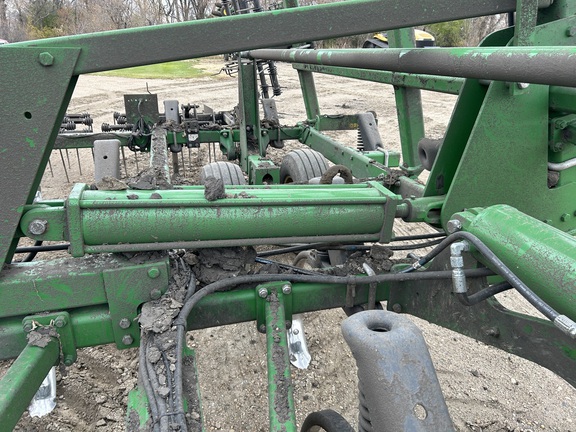 2016 John Deere 2410 Chisel Plow