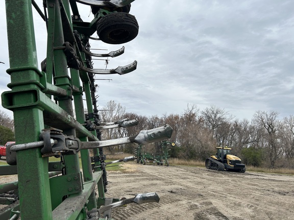 2016 John Deere 2410 Chisel Plow