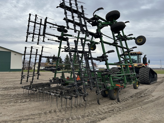 2016 John Deere 2410 Chisel Plow