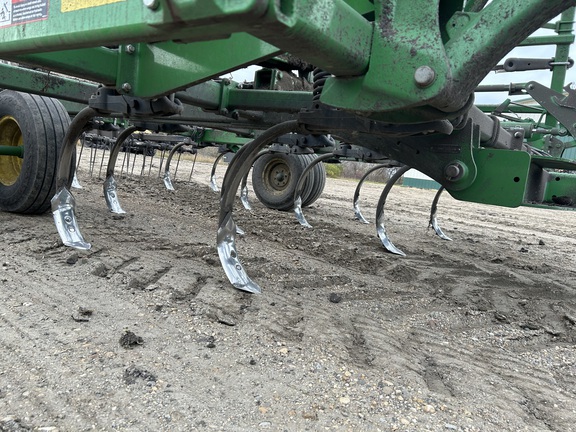 2016 John Deere 2410 Chisel Plow