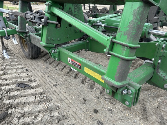 2016 John Deere 2410 Chisel Plow