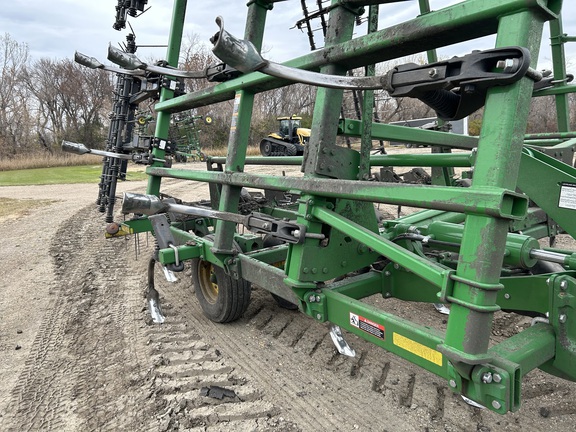 2016 John Deere 2410 Chisel Plow