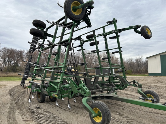 2016 John Deere 2410 Chisel Plow