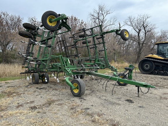 2017 John Deere 2410 Chisel Plow