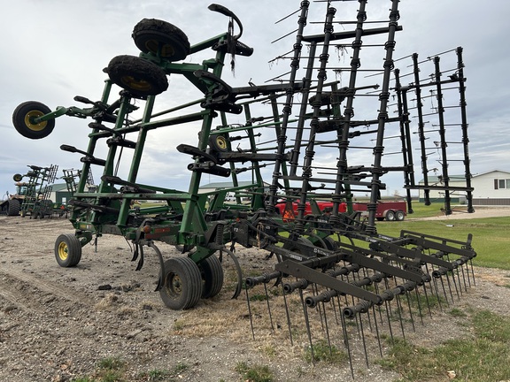 2017 John Deere 2410 Chisel Plow