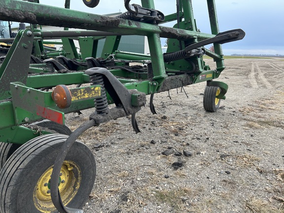 2017 John Deere 2410 Chisel Plow