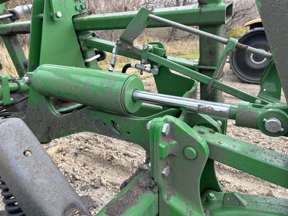 2017 John Deere 2410 Chisel Plow