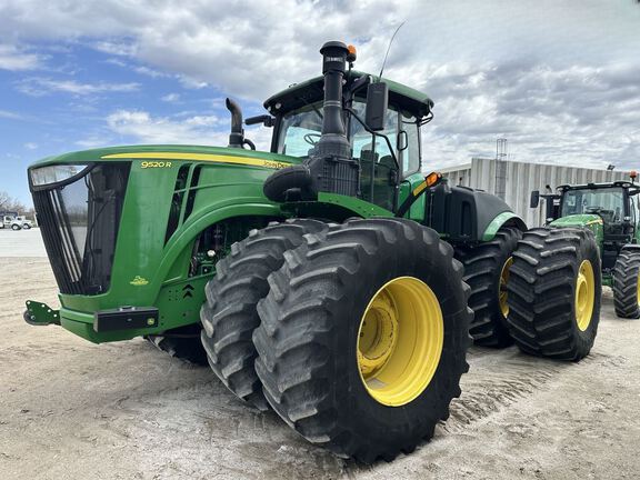 2018 John Deere 9520R Tractor 4WD