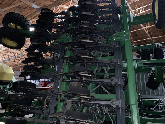 2014 John Deere 1890 Air Seeder