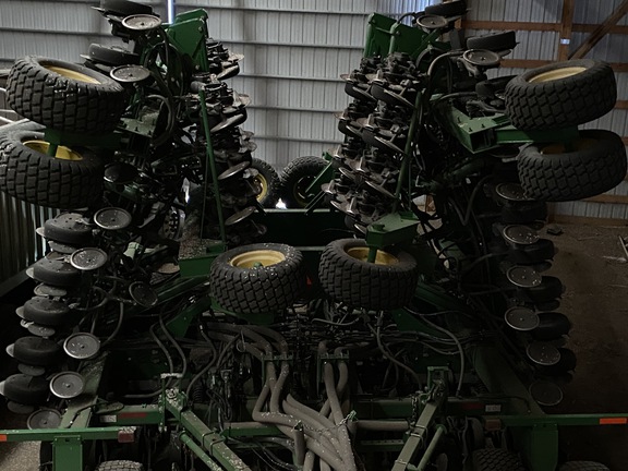 2014 John Deere 1890 Air Seeder