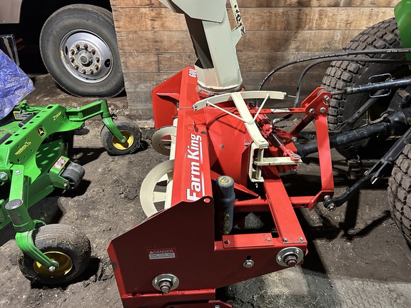 Buhler Farm King 600 Misc