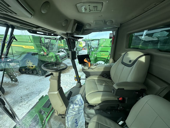 2025 John Deere S7 800 Combine