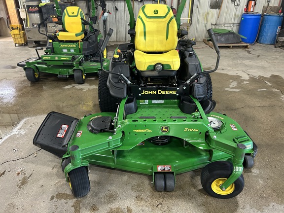 2023 John Deere Z950R Mower/Zero Turn
