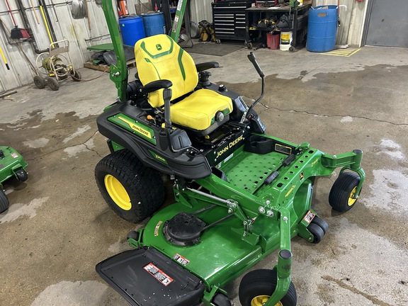 2023 John Deere Z950R Mower/Zero Turn