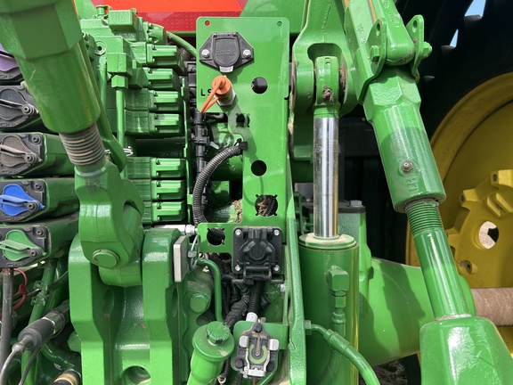 2022 John Deere 8R 370 Tractor