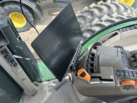 2022 John Deere 8R 370 Tractor